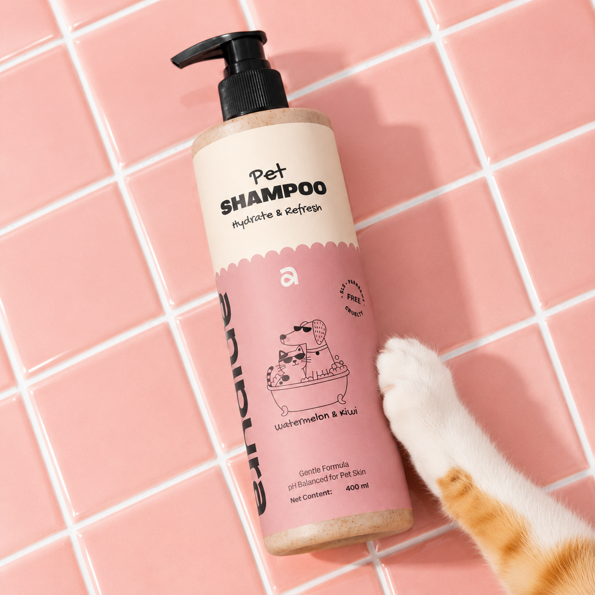 ANIPURA Pet Shampoo Watermelon & Kiwi beside a cat